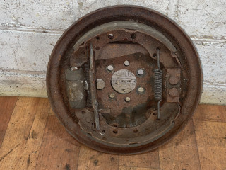 защитный кожух тормозного механизма Volkswagen Golf 3 поколение 1995