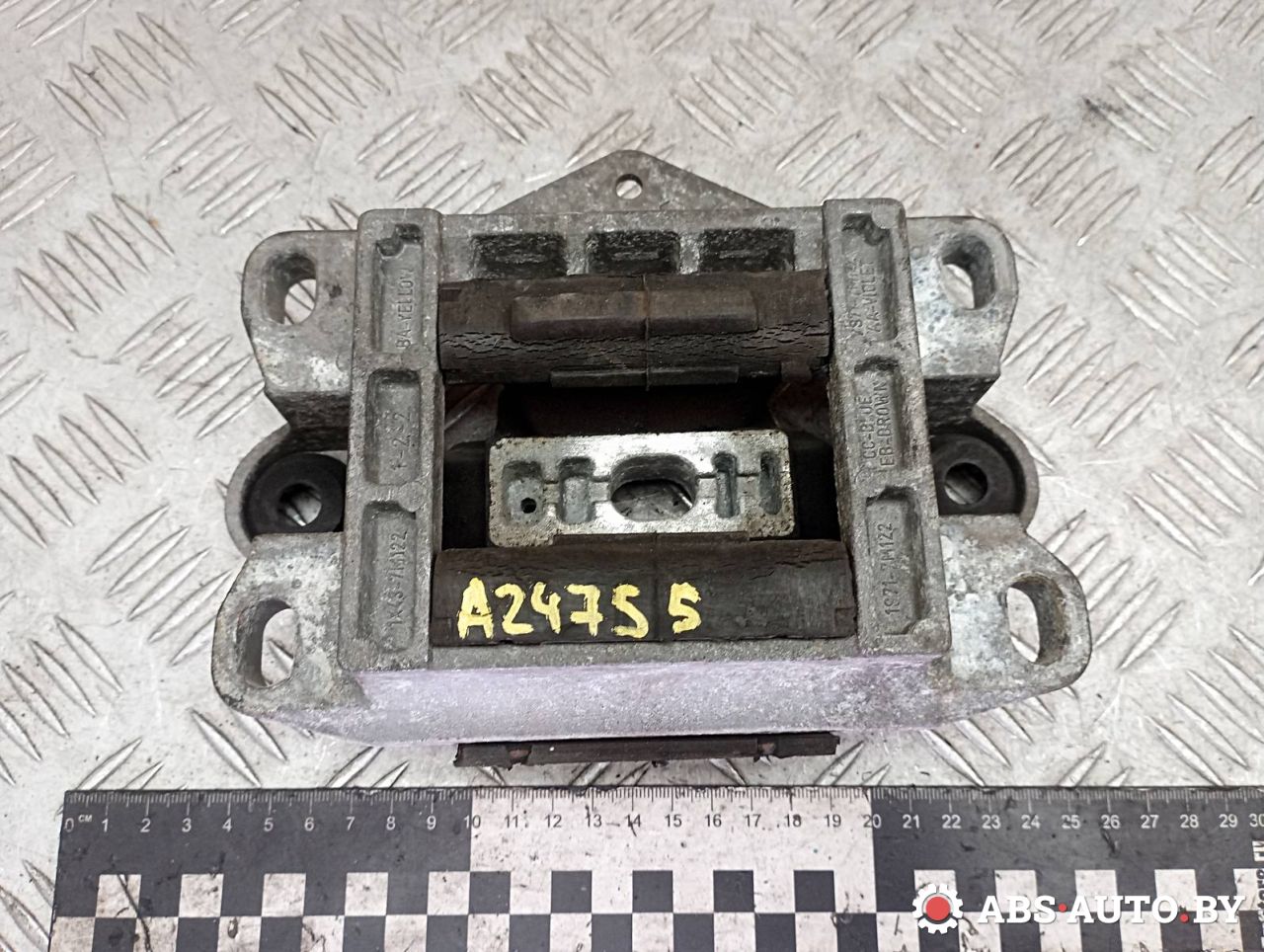 подушка крепления КПП Ford Mondeo 3 поколение 2003, 2.0 л., дизель, 1S717M122BL, 1S717M122EB, 1S717M122BR, 1S717M122CC, 2S717M122AA - фото №1