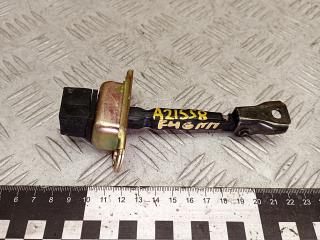 ограничитель открывания двери Mitsubishi Pajero 3 поколение 2002, 3.2 л., дизель, МКПП, внедорожник 3 дв.