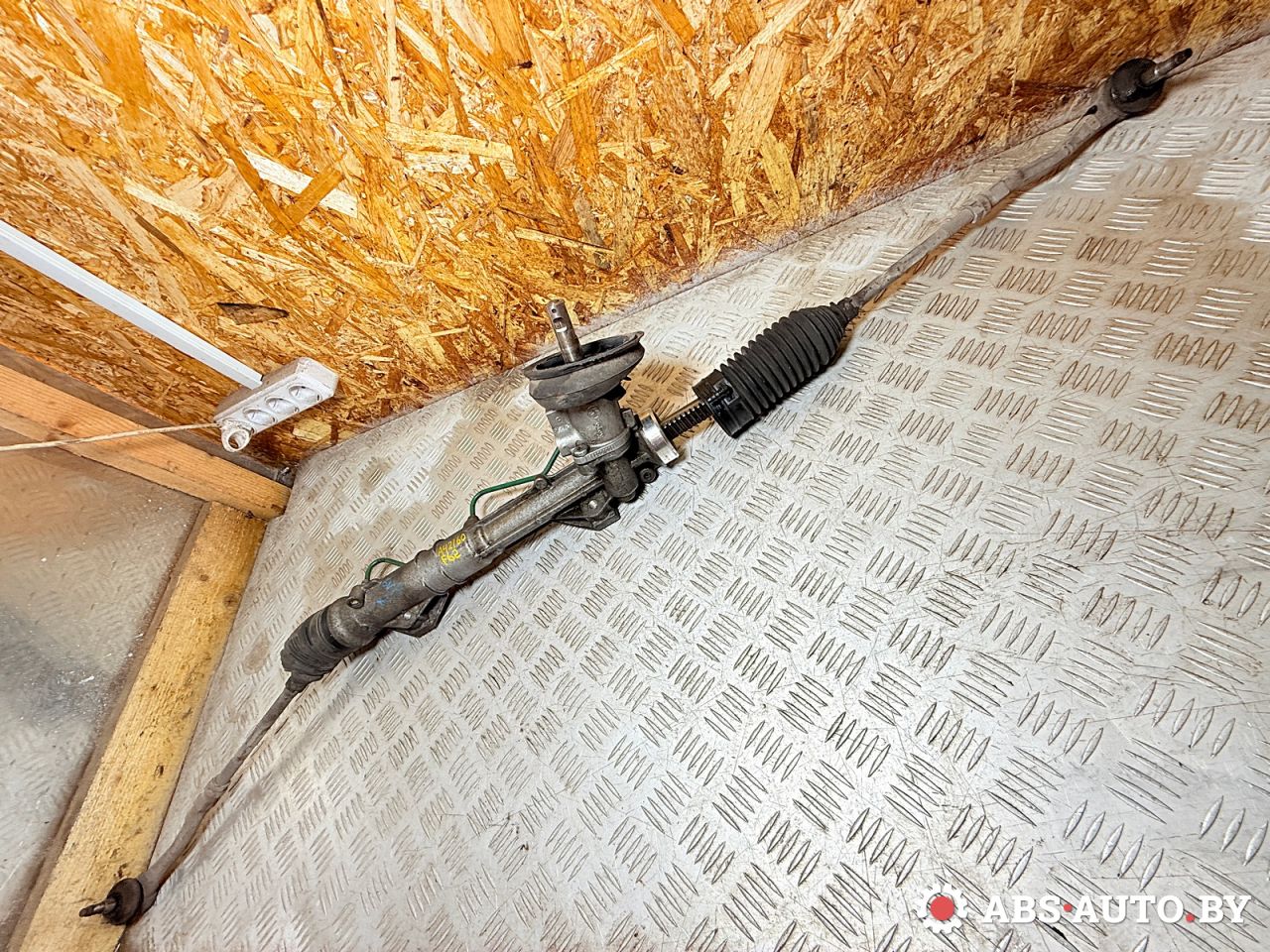 рулевая рейка Peugeot 3008 1 поколение 2012, 1.6 л., 9HR (DV6C), дизель, робот, E3010, 6820000084, 60DHYY, ATGR21391RB, ATGR21392RB, HNQ2139GQ, HNQ2139KW, HSR21391AY, R2139, R21391NW, R21391NWOE, R21391RB, R21392RB, 1618897180, 1618897380, 1623213980, 1623214480, 1623214580, 1623215080, 1623215280, 1663655080, 1663655280, 1663656780, 1663657280, 1663657380, 1663657880, 1663658080, 1663663180, 1663663280, 4000YL, 400178, 400197, 400199, 4001KQ, 4001L1, 4001L2, 4001L5, 4001P5, 4001P6, 4001R3, 4001X6, 4001X8, 9674715280, 9685859680, 9688072480, 9688396680, 98029026780, JRP1275, 401N10111Z - фото №1