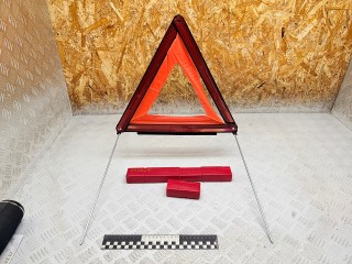 знак аварийной остановки Volkswagen Touareg 1 поколение 2006, 3.0 л., BKS, дизель, АКПП, внедорожник 5 дв., полный привод, 7L0860251, E1327R030017