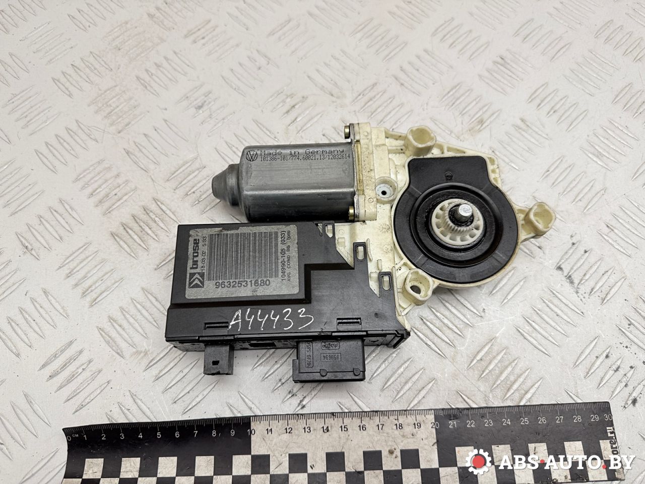 моторчик стеклоподъемника передний правый Citroen C5 1 поколение 2002, 2.0 л., RHZ (DW10ATED), дизель, АКПП, 9632531880, 104990105, 101386101, 990181200, 7746002113 - фото №1