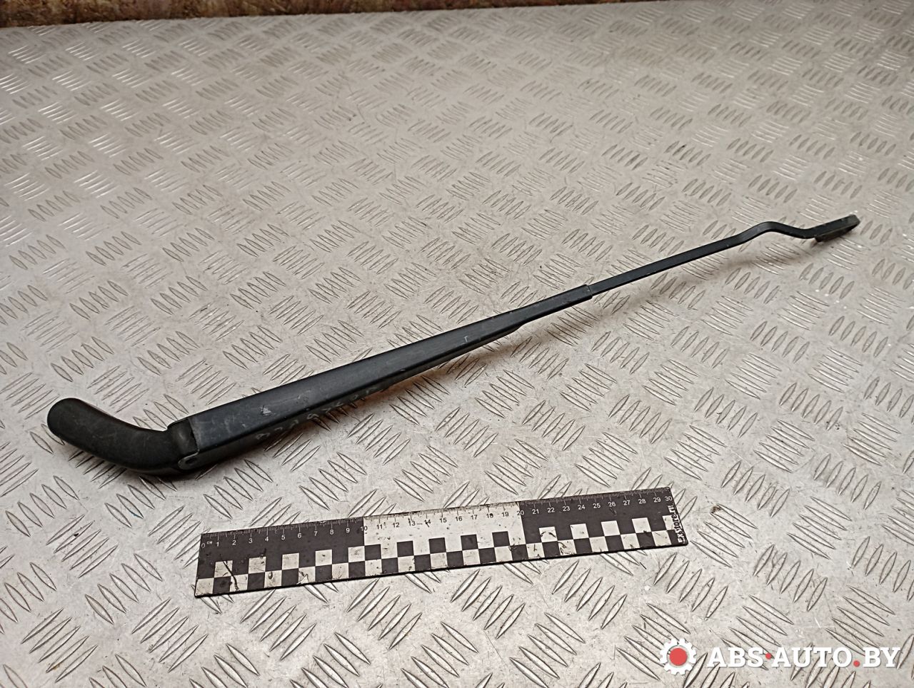 щеткодержатель (поводок стеклоочистителя, дворник) Chrysler Voyager 3 поколение 1998, 4717347A - фото №1