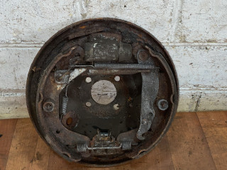 защитный кожух тормозного механизма Opel Corsa C 2001