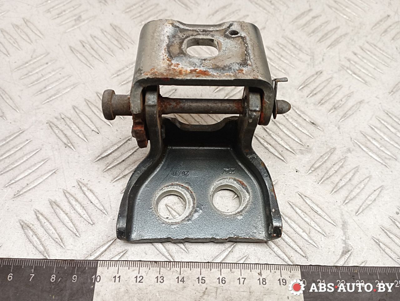 петля двери Citroen C4 Picasso 1 поколение 2011, 1.6 л., 9HR (DV6C), дизель, МКПП, правый руль - фото №1