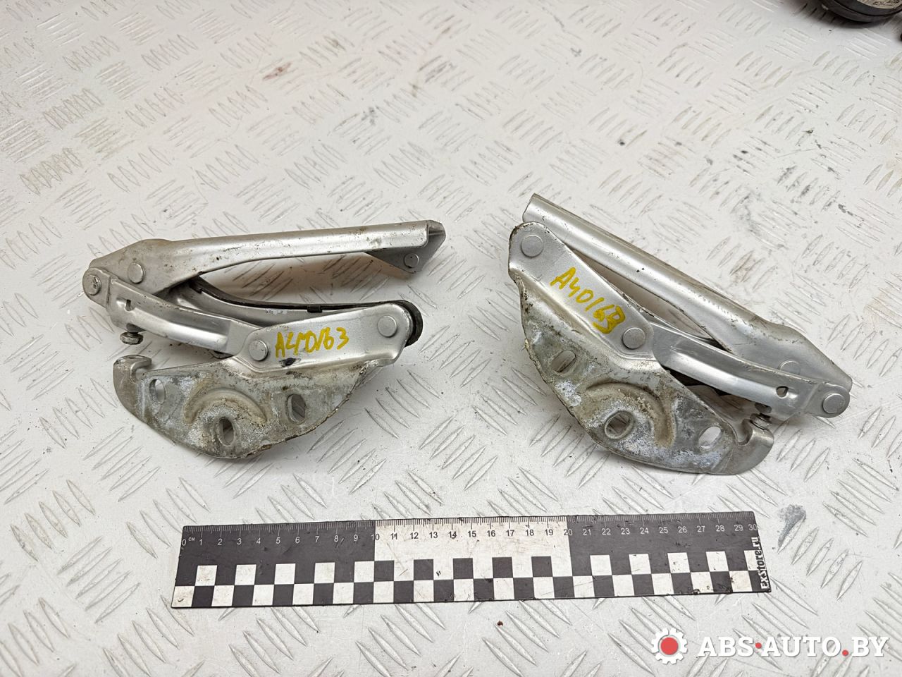 петля капота Volkswagen Phaeton 1 поколение 2006, 3.2 л., бензин, АКПП, 3D0823302D, 3D0823301D - фото №1