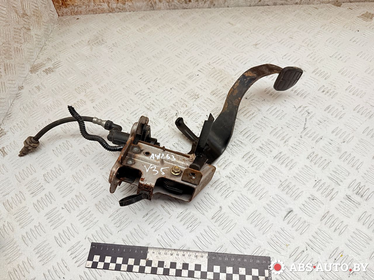 педаль сцепления Smart Forfour 1 поколение 2004, 1.3 л., бензин, МКПП, A4542900004, A4542900116 - фото №1