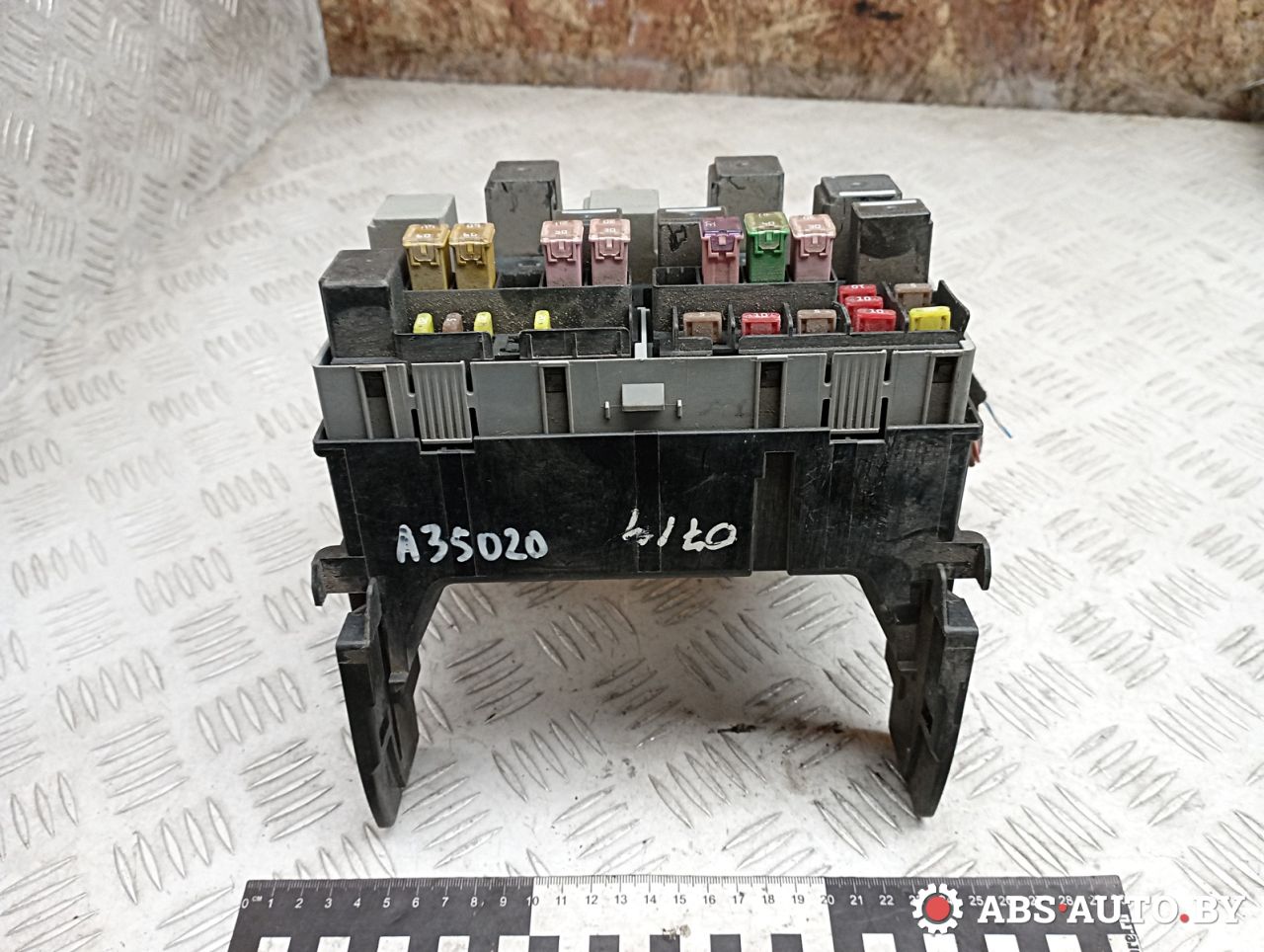 блок предохранителей Ford Transit 7 поколение 2007, 2.4 л., дизель, МКПП, микроавтобус, 6C1T14A067CA - фото №1