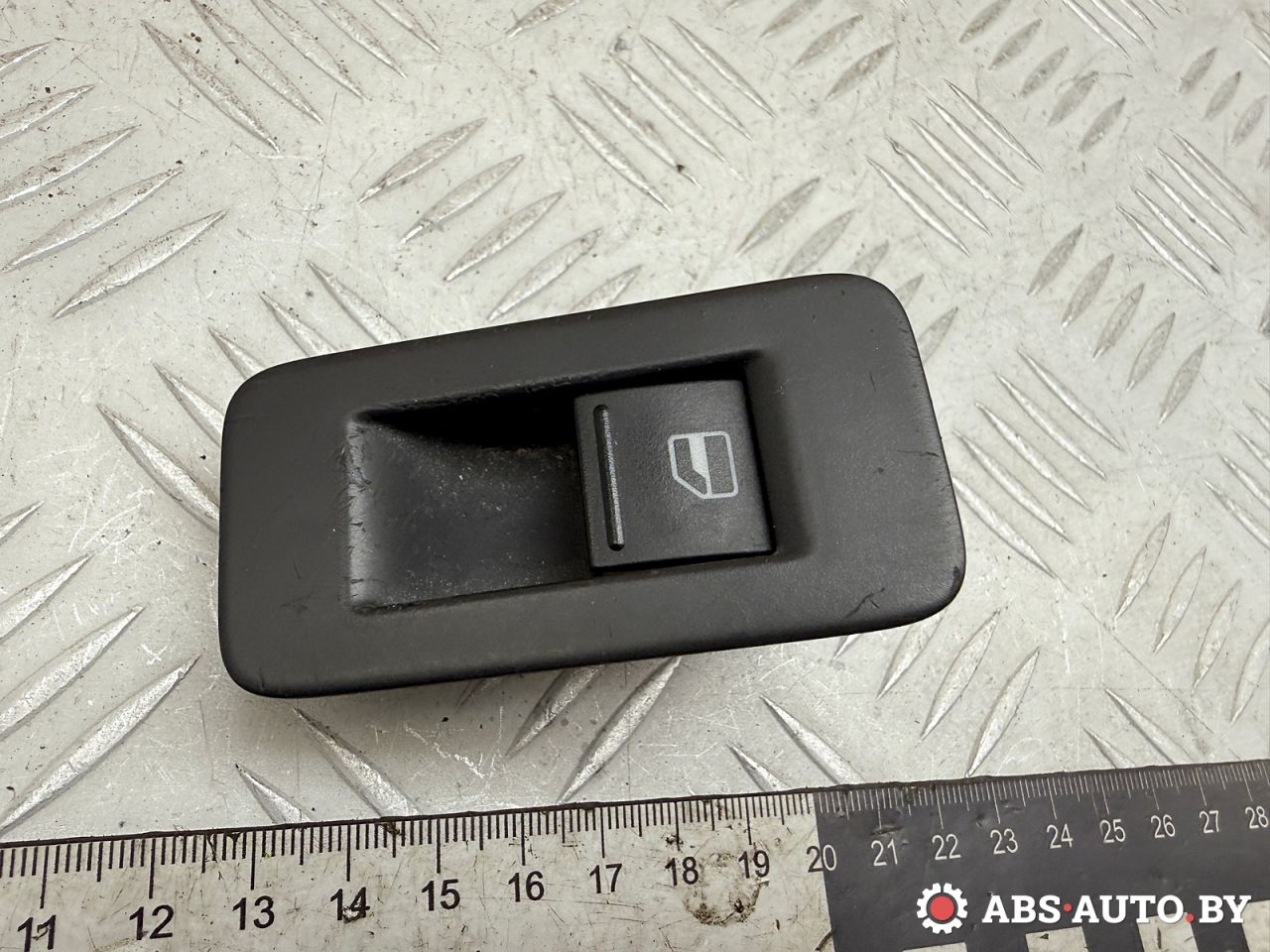 кнопка стеклоподъемника двери Volkswagen Touareg 1 поколение 2006, 3.0 л., BKS, дизель, АКПП, внедорожник 5 дв., полный привод, 7L6959851A - фото №1