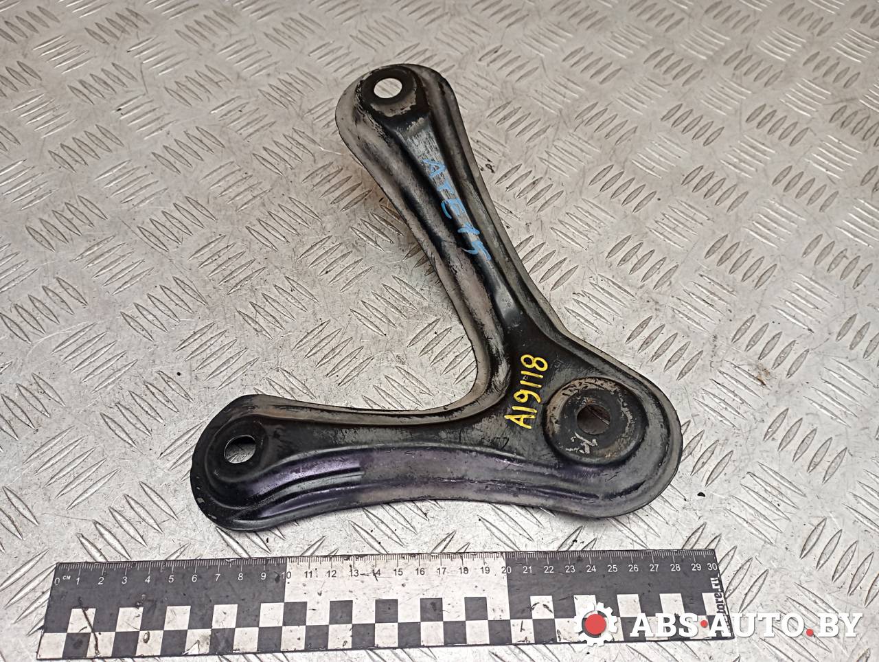 Кронштейн крепления балки подвески Toyota RAV4 3 поколение (XA30) 2008, 2.2 л., D-4D, 2AD-FTV, дизель, МКПП, внедорожник 5 дв., 5225742010 - фото №1