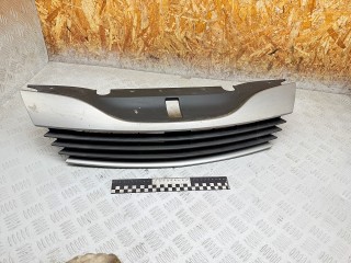решетка радиатора Renault Laguna 2 поколение 2002, 1.9 л., F9Q 750, дизель, МКПП, хетчбэк 5 дв., передний привод, 8200012581