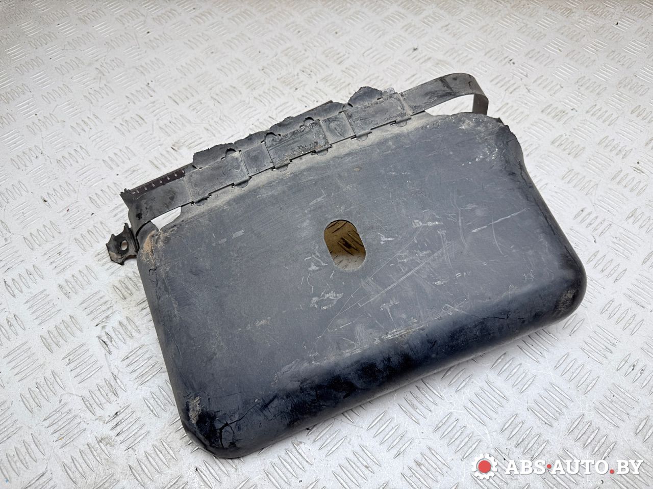 Лента крепления топливного бака Volkswagen Touareg 1 поколение 2006, 3.0 л., BKS, дизель, АКПП, внедорожник 5 дв., полный привод, 7L0201973C, 7L0201973D - фото №1