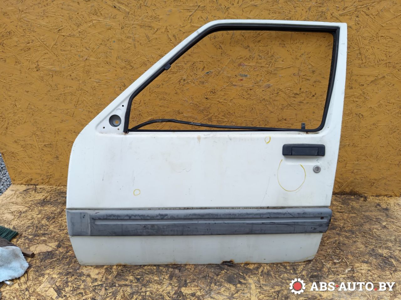 дверь передняя левая Renault Rapid 1 поколение 1995 - фото №1