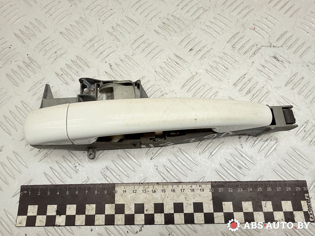 ручка наружная задняя правая Peugeot 3008 1 поколение 2012, 1.6 л., 9HR (DV6C), дизель, робот, 111670ZP5D2, 9684559980 - фото №1