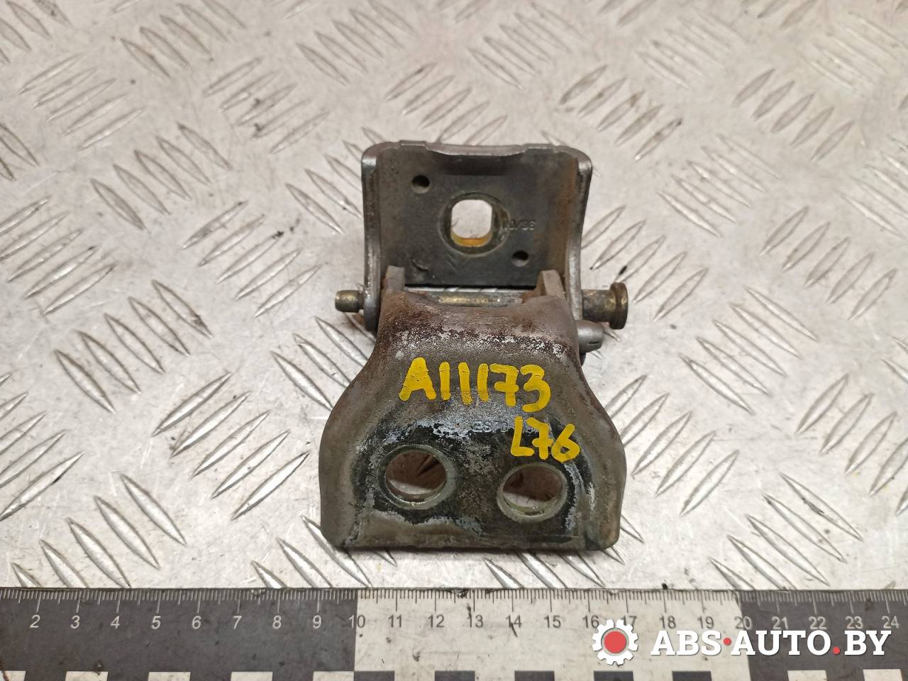 петля двери Peugeot 307 1 поколение 2003, 1.6 л., бензин, МКПП, хетчбэк 3 дв. - фото №1