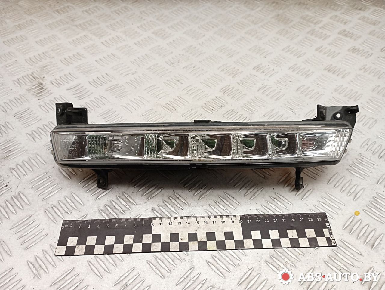 фара противотуманная правая Citroen C4 Picasso 1 поколение 2011, 1.6 л., 9HR (DV6C), дизель, МКПП, правый руль, 17785002, 17784902 - фото №1