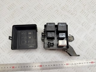 блок реле Mitsubishi Pajero 3 поколение 2002, 3.2 л., дизель, МКПП, внедорожник 3 дв., полный привод, MR482591