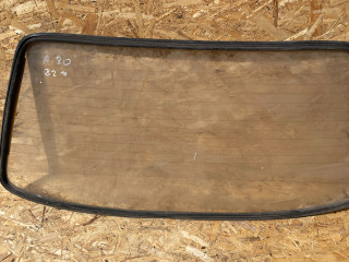 стекло заднее Audi 80 B2 1982, седан