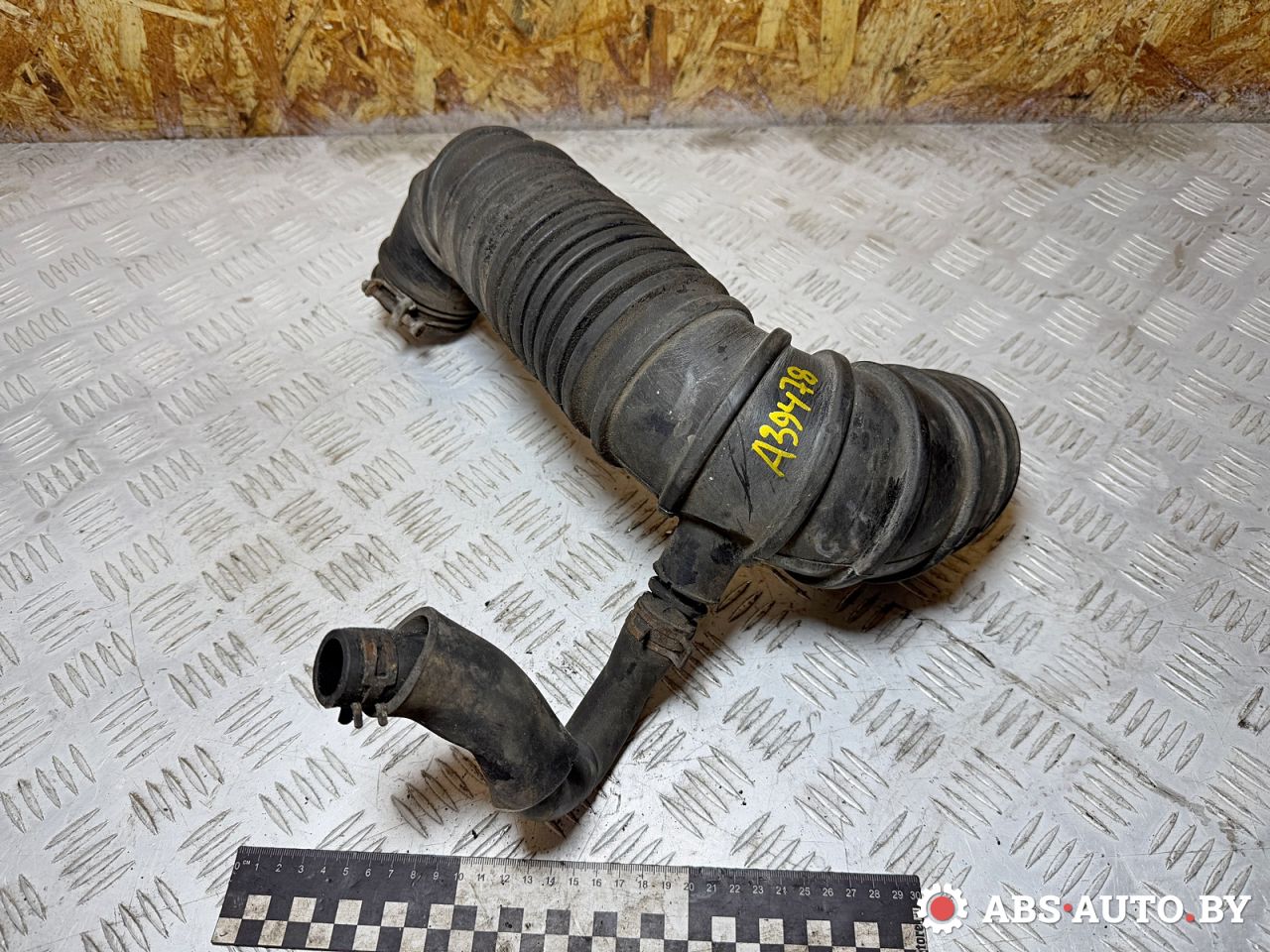 патрубок воздушного фильтра Mitsubishi Pajero 3 поколение 2002, 3.2 л., дизель, МКПП, внедорожник 3 дв., полный привод, 4M41, MR571533 - фото №1