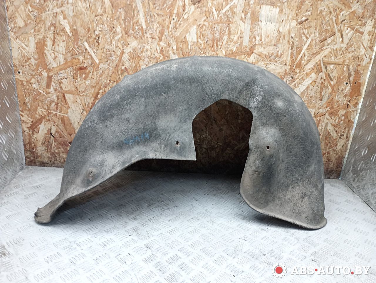 защита арок задняя правая (подкрылок) Volvo XC90 1 поколение 2005, 2.4 л., D 5244 T, дизель, АКПП, внедорожник 5 дв., полный подключаемый привод, правый руль - фото №1