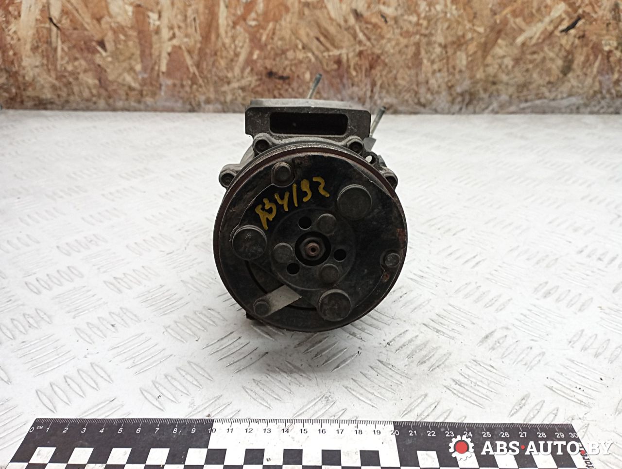 компрессор кондиционера Mini Cooper 2 поколение 2010, 1.6 л., N16 B16 A, бензин, кабриолет, правый руль, 9223392, 64522758145, 64522758433, 64526942501, 64529213175, 64529223392, 240964, 8FK351322401, KCS0393GW, KCS0393YU, KCS9393GW, KCS9393YU, SD6V121457, SD6V121457F, 9520069KA0, 813206, 501N10091Z, SD6V121929F, 922339202 - фото №1