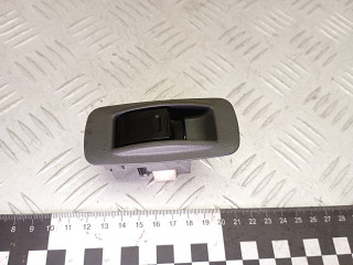 кнопка стеклоподъемника двери задней левой Toyota RAV4 2 поколение (XA20) 2003, 2.0 л., 1CD-FTV, дизель, МКПП, внедорожник 5 дв.
