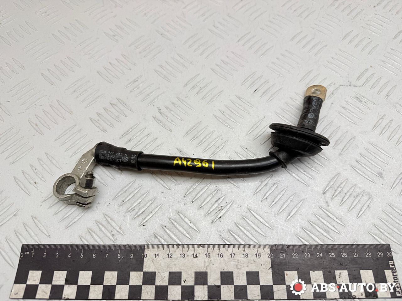 клемма аккумулятора плюс Volkswagen Touareg 1 поколение 2006, 3.0 л., BKS, дизель, АКПП, внедорожник 5 дв., полный привод, 7L0971225H - фото №1