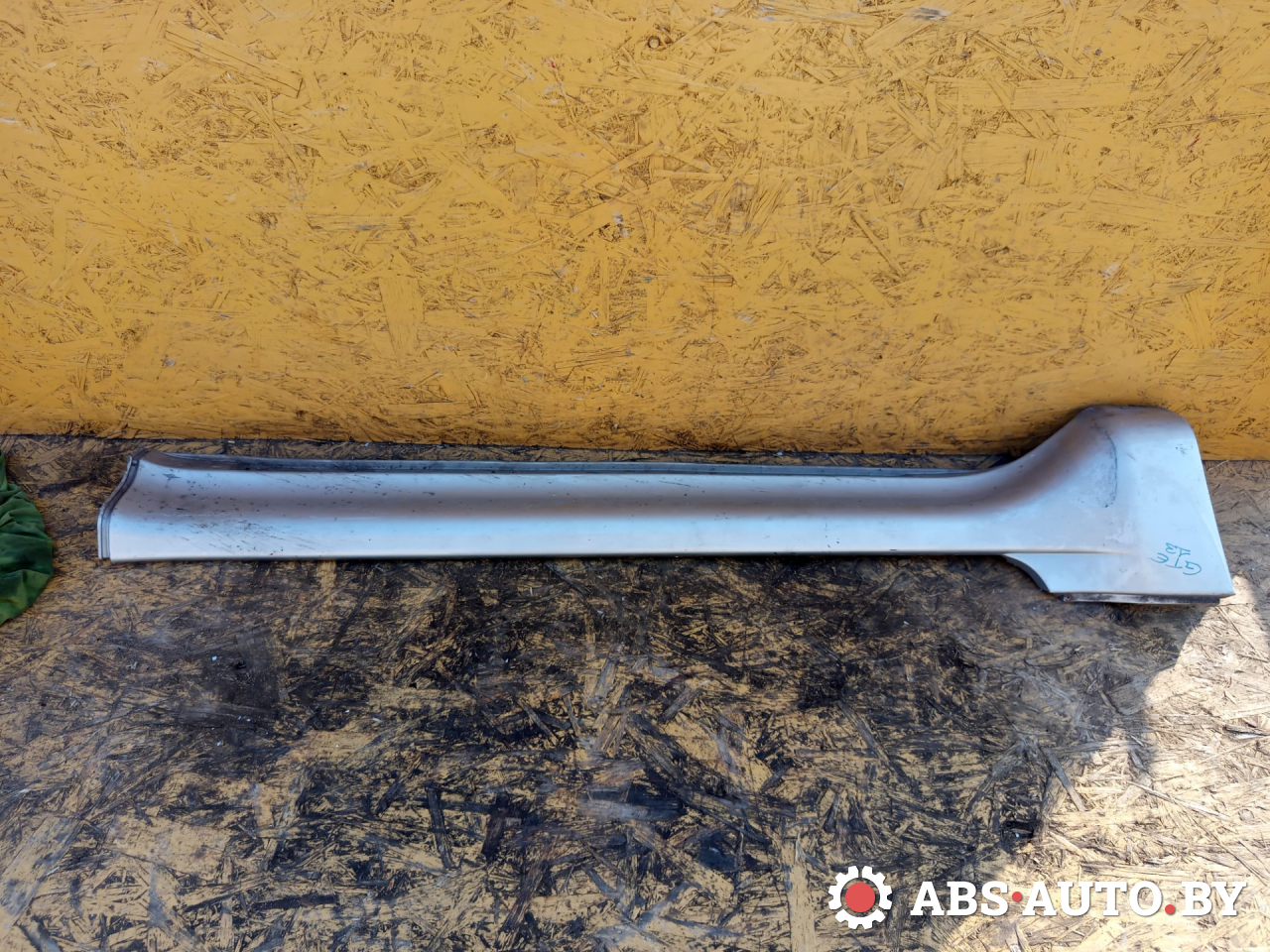 Накладка на порог наружная правая Mitsubishi Pajero 3 поколение 2002, 3.2 л., дизель, МКПП, внедорожник 3 дв., MR478766 - фото №1