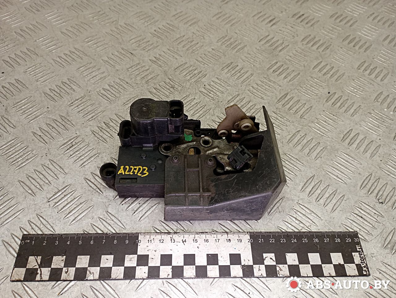 замок двери передней правой Alfa Romeo 156 1 поколение 2002, 16828895 - фото №1