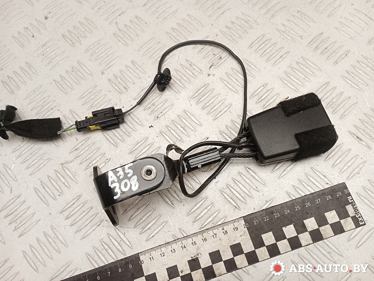 замок ремня безопасности Peugeot 5008 1 поколение 2013, 1.6 л., дизель, робот, правый руль, 9681982580, 34060708 - фото №1