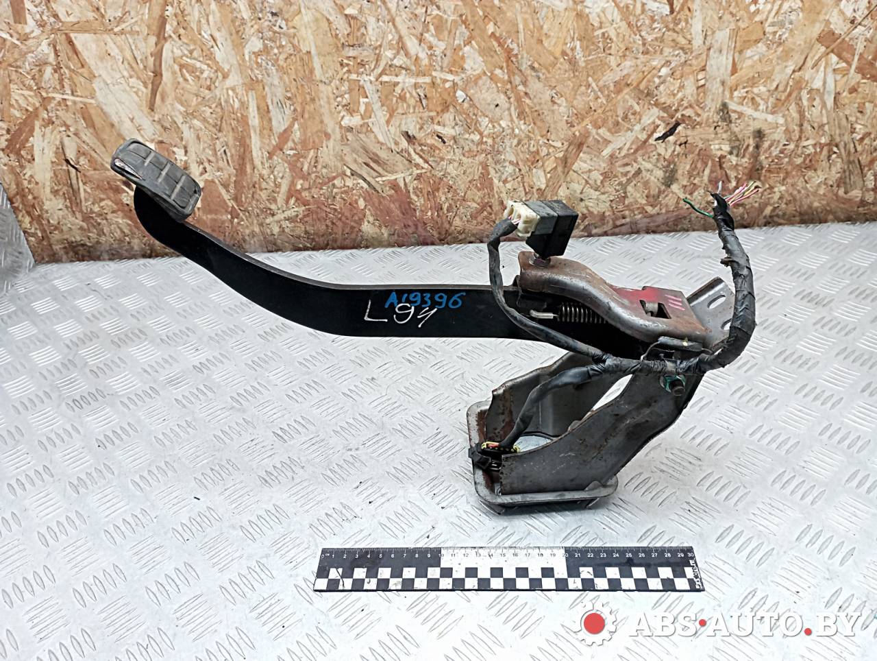 педаль тормоза Hyundai H-1 Grand Starex 2011, 2.5 л., дизель, МКПП, EK4E - фото №1