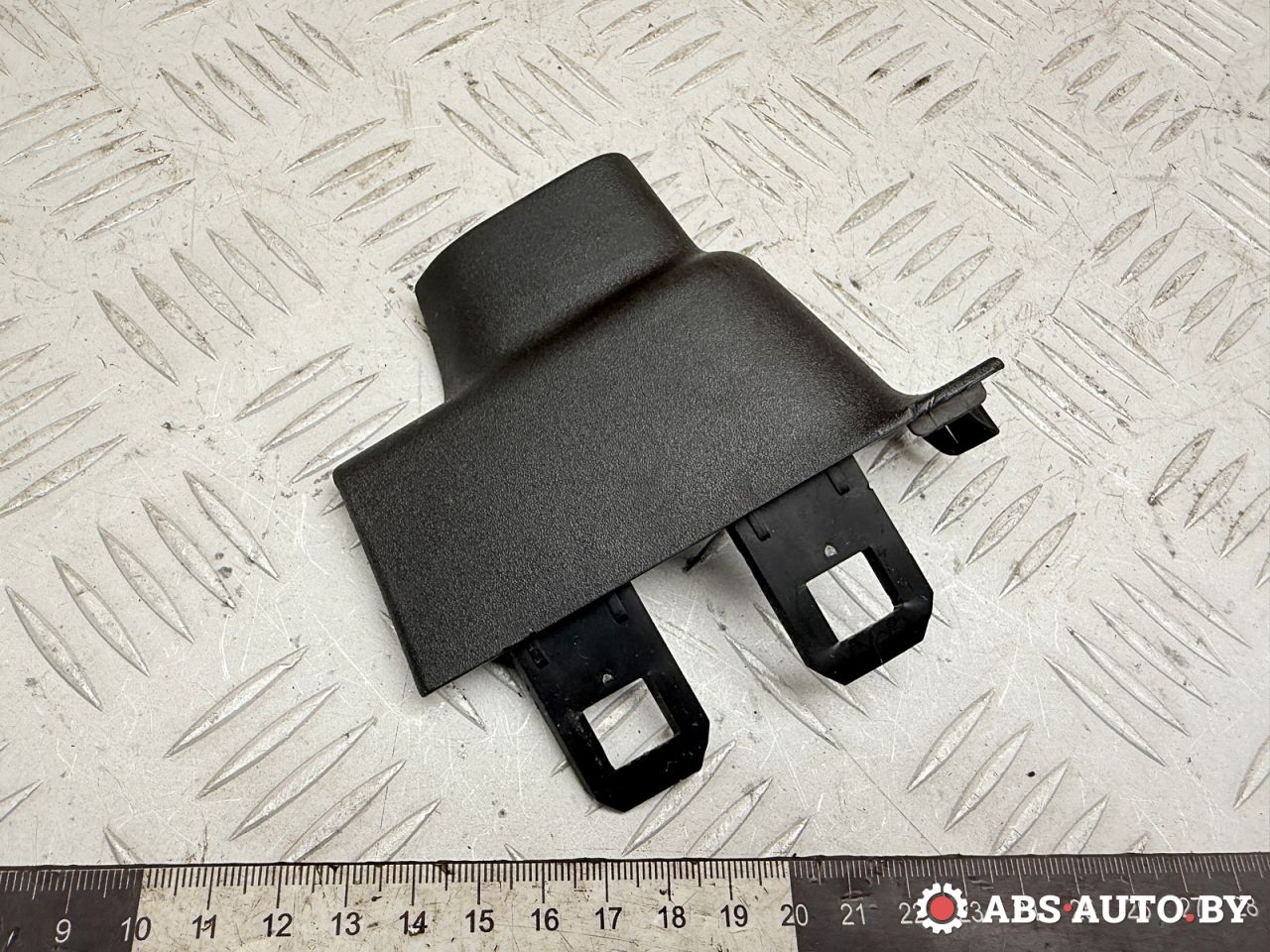 пластик (накладка) сиденья Jeep Cherokee 5 поколение 2016, 2.0 л., EBT, дизель, АКПП, внедорожник 5 дв., 1XS90TRMAC - фото №1