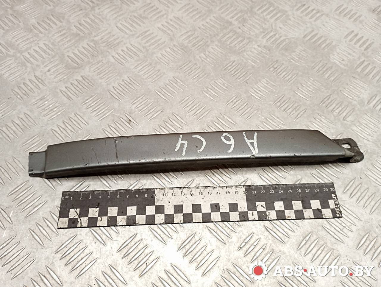 ресничка (ус) правой фары Audi A6 4A/C4 1995, 4A0853208D - фото №1