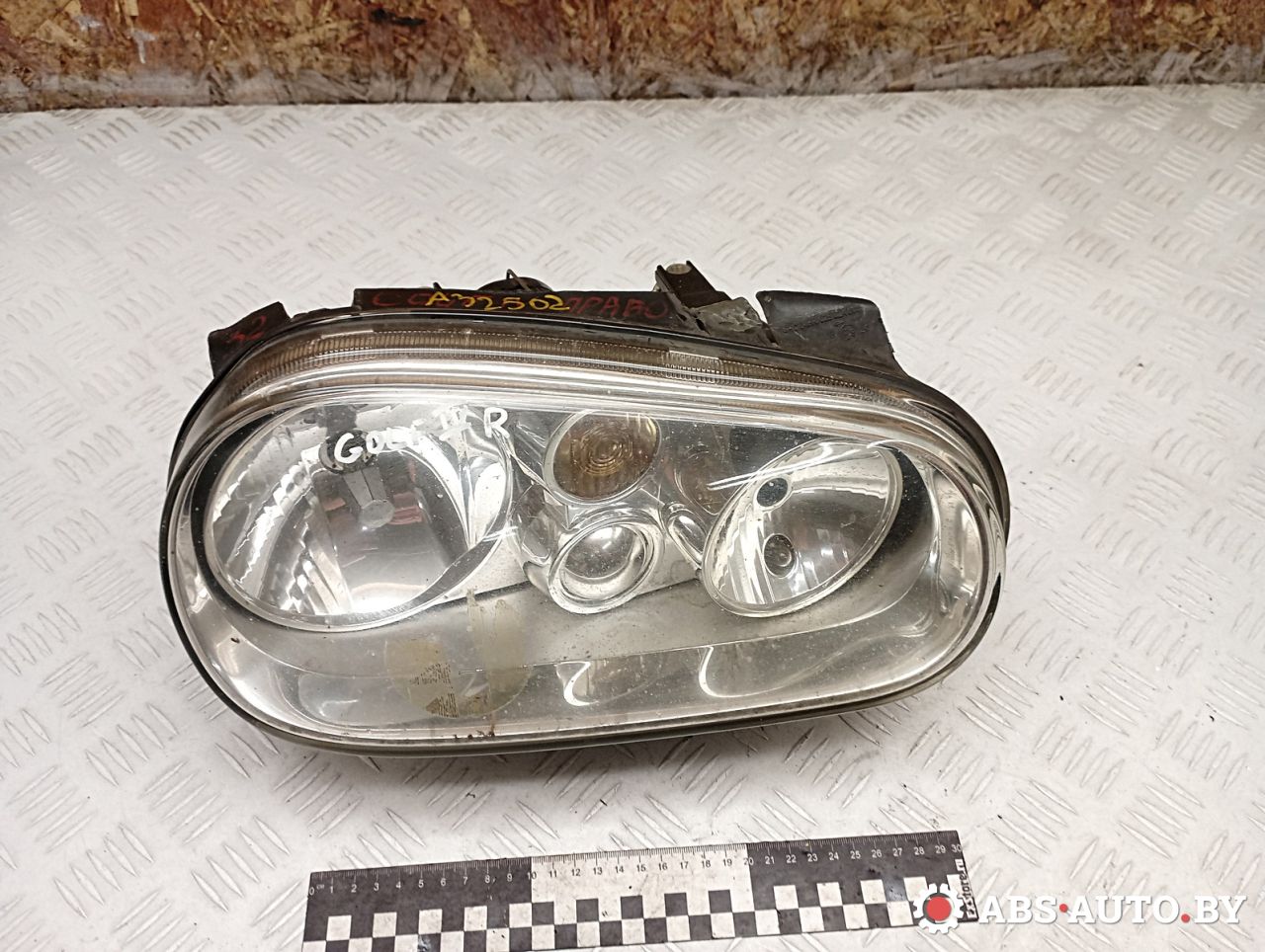 фара правая Volkswagen Golf 4 поколение 2002, 1J2941016A, 67742040 - фото №1