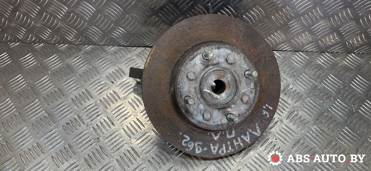 ступица передняя левая Hyundai Lantra J2 1996, 1.6 л., бензин - фото №1