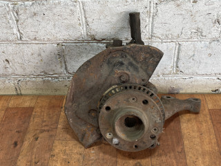 ступица передняя правая Volkswagen Passat B4 1996