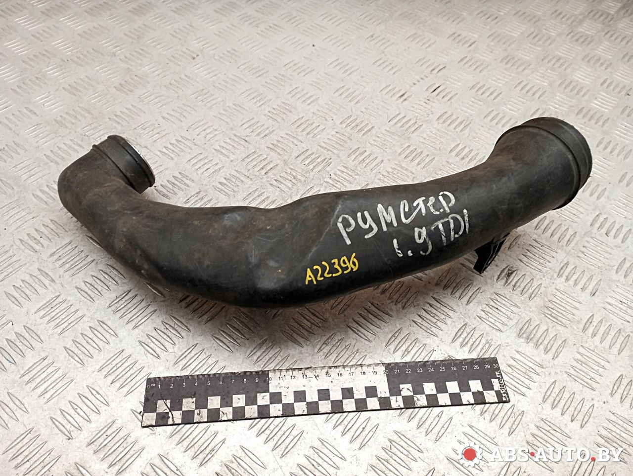 патрубок интеркулера Skoda Roomster 1 поколение 2007, 1.9 л., дизель, 6Q0129654AF, 6Q0129654AG, 6Q0129656N, 6Q0129656P - фото №1