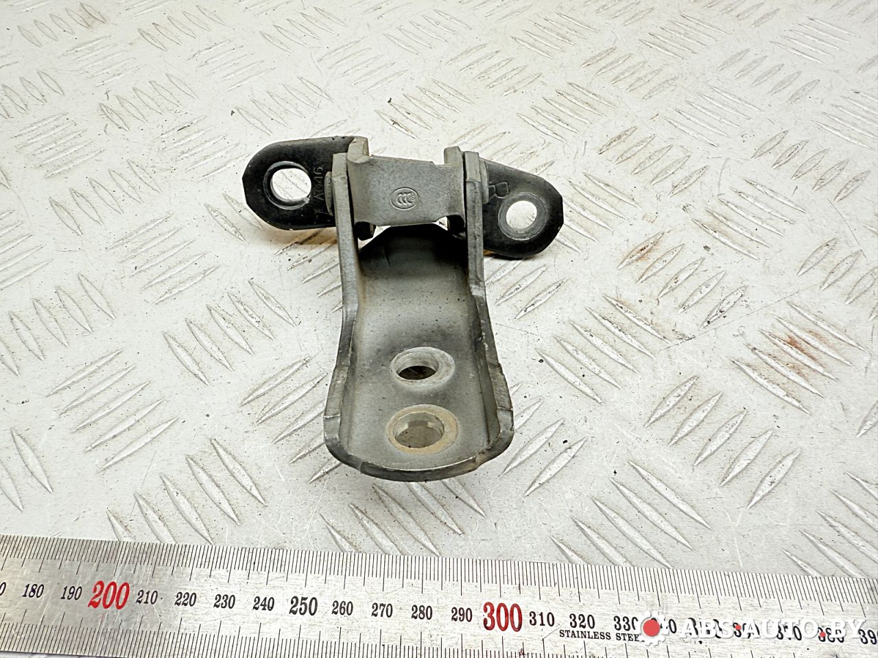 петля двери Toyota RAV4 3 поколение (XA30) 2007, 2.2 л., 2AD-FTV, дизель, МКПП, внедорожник 5 дв., 6871012151 - фото №1