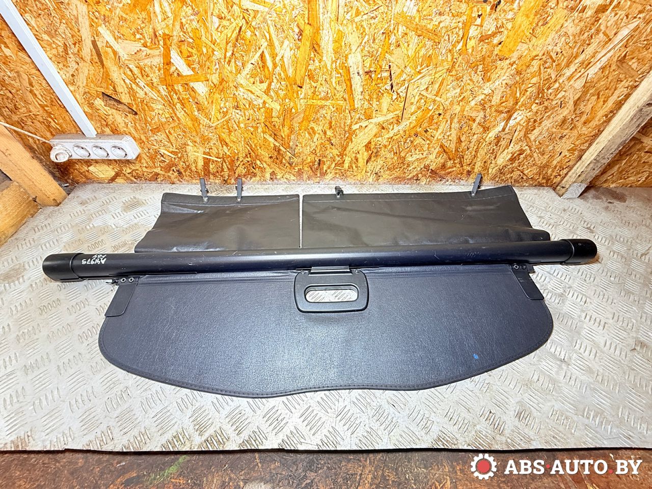 шторка багажника Jeep Cherokee 5 поколение 2016, 2.0 л., EBT, дизель, АКПП, внедорожник 5 дв. - фото №1