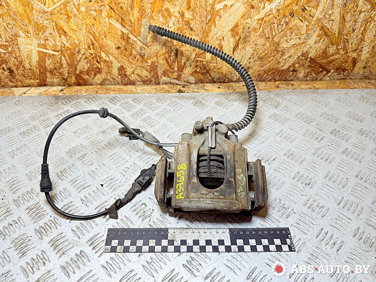 суппорт задний левый Volkswagen Touareg 1 поколение 2006, 2.5 л., BAC, дизель, МКПП, внедорожник 5 дв., 7L6967 - фото №1