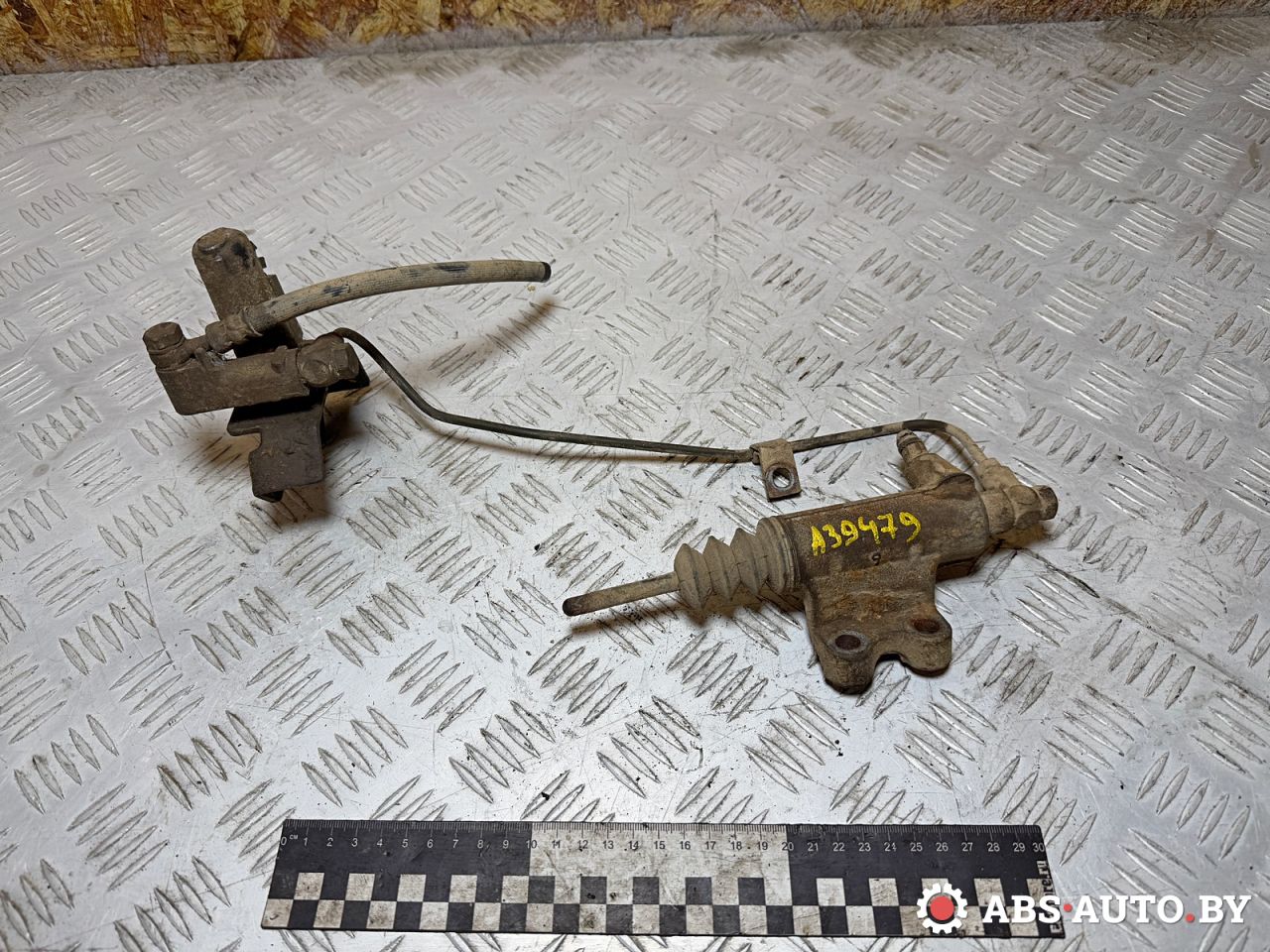 цилиндр сцепления рабочий Mitsubishi Pajero 3 поколение 2002, 3.2 л., дизель, МКПП, внедорожник 3 дв., полный привод, MR553469 - фото №1