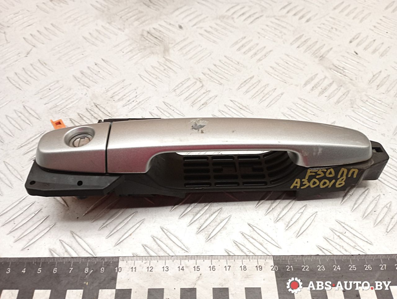 ручка наружная Toyota RAV4 2 поколение (XA20) 2003, 2.0 л., 1CD-FTV, дизель, МКПП, внедорожник 5 дв. - фото №1