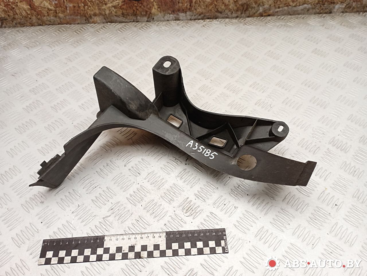 Крепление бампера заднего Peugeot 3008 1 поколение 2012, 1.6 л., дизель, робот, передний привод, правый руль, 9685552477 - фото №1