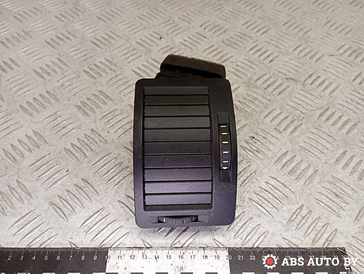 дефлектор обдува салона Skoda Octavia 2 поколение (A5) 2007, 1Z0819701 - фото №1