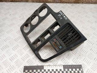 Декоративная накладка центральной консоли Nissan Primera P11 [рестайлинг] 2002, 682602F900, 687512F900