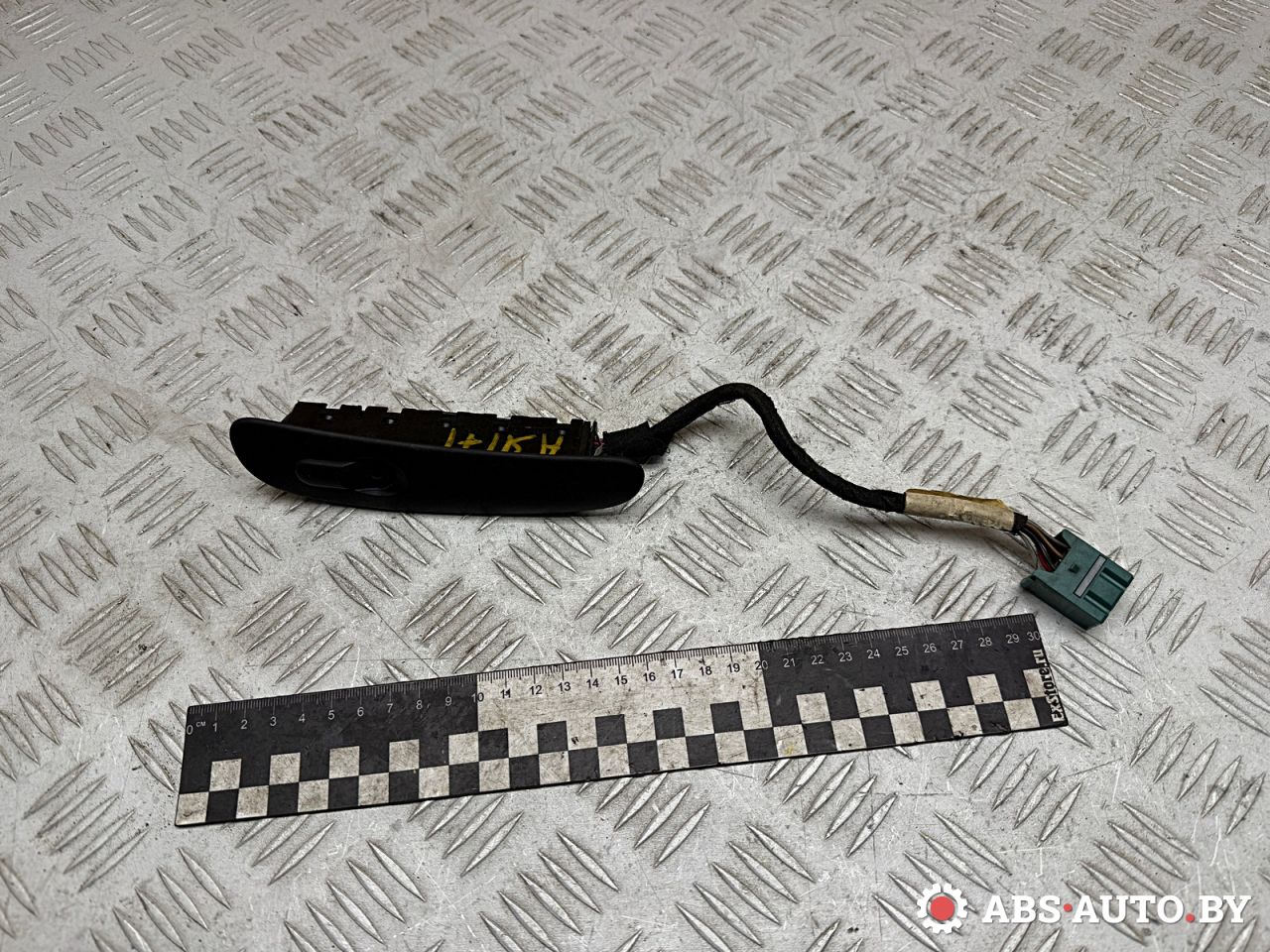 кнопка стеклоподъемника двери Opel Vectra B 1997, 2.0 л., Y 20 DTL, дизель, МКПП, 90433373 - фото №1