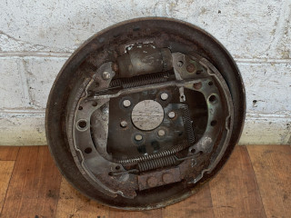 защитный кожух тормозного механизма Volkswagen Golf 3 поколение 1995