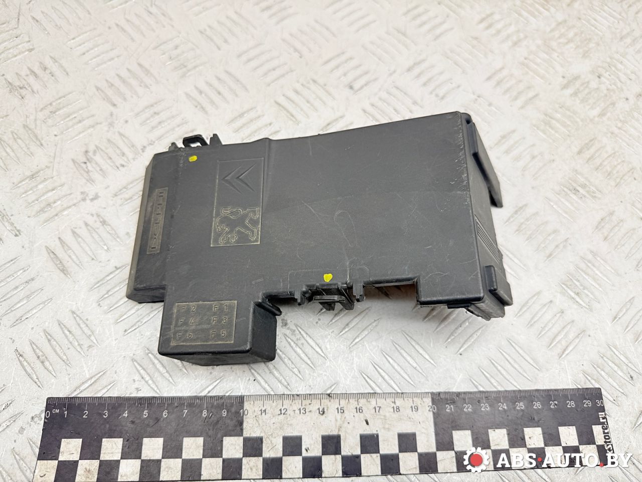 крышка блока предохранителей Peugeot 3008 1 поколение 2012, 1.6 л., 9HR (DV6C), дизель, робот, 9664944780 - фото №1