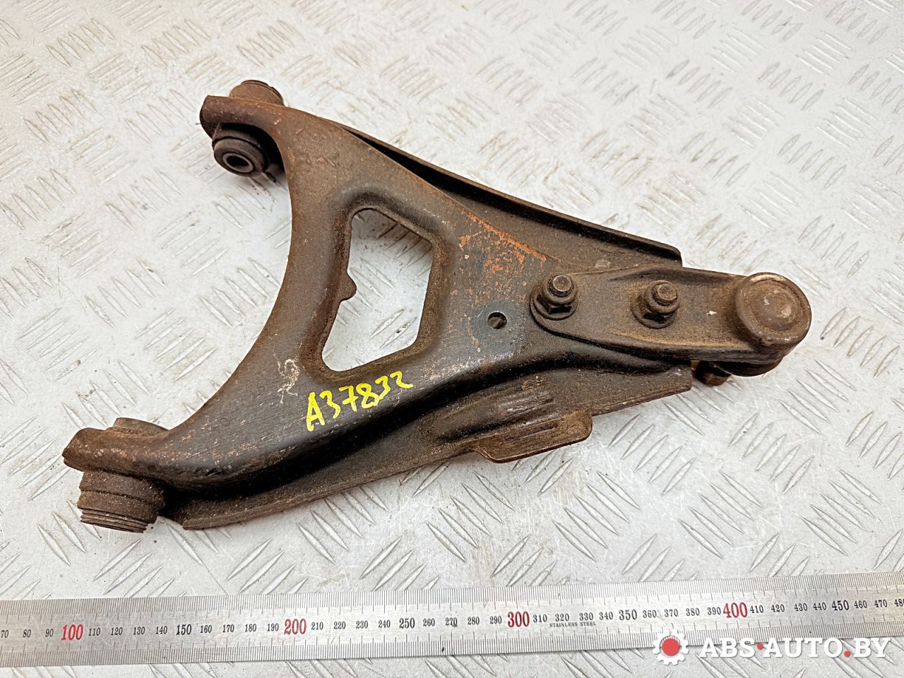 рычаг передний левый Renault Rapid 1 поколение 1998 - фото №1