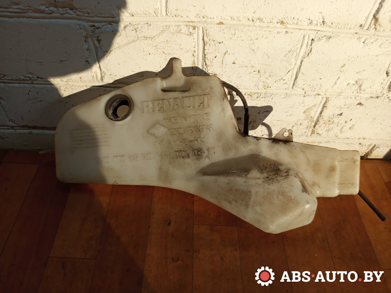 бачок омывателя Renault Scenic 1 поколение 1998, 1.6 л., бензин, МКПП, 7701708171, 7700843902 - фото №1